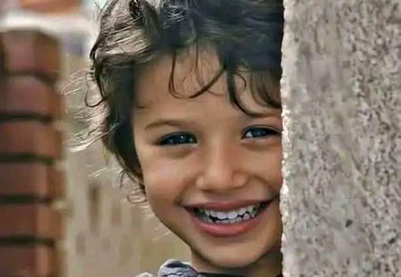 || اس سوگوار عہد میں ہم جیسے خوش مِزاج
ہنستے ہیں ، تا کہ لوگ خدا پر یقین رکھیں۔ ❤️🩹