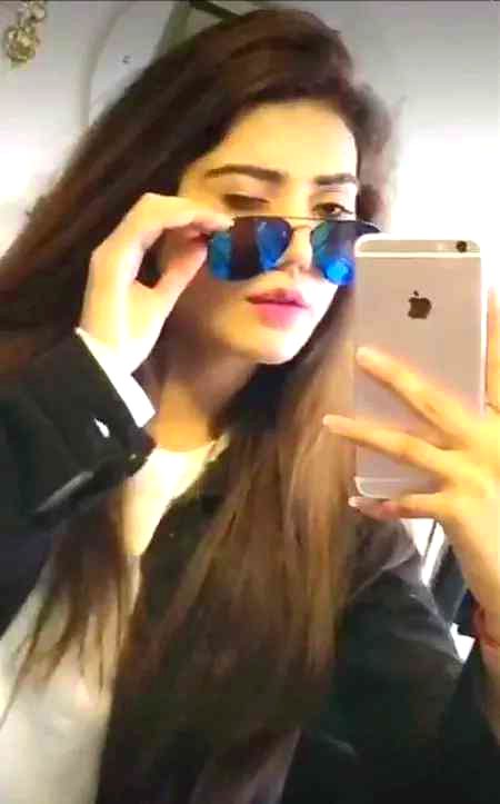 ہاں مجھے اس بات سے رتی برابر بھی فرق
نہیں پڑتا کہ لوگ میرے بارے میں کیا اور.
کیسا سوچتے ہیں💯😏👑 🙂Before you judge me, Make sure you are perfect🔥