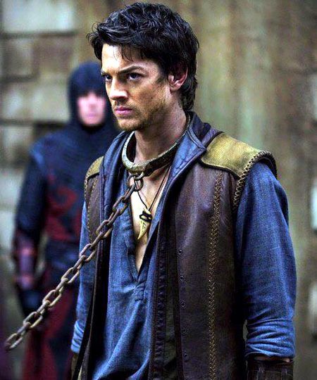 ﻓﻘﻂ ﺯﻧﺠﯿﺮ ﺑﺪﻟﯽ ﺟﺎ ﺭﮨﯽ ﺗﮭﯽ
ﻣﯿﮟ ﺳﻤﮭﺠﺎ ﺗﮭﺎ ﺭﮨﺎﺋﯽ ﮨﻮﮔﺌﯽ ﮨﮯ