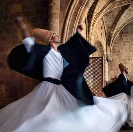 آ طور پہ چلتے ہیں ابھی رات ہے باقی
شاید
ہمیں مل جائے خدا رات گئے تک