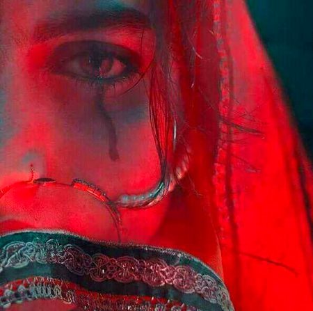 دیکھ کر ضبط میرا دشت نے پاؤں پکڑے
پھر میری پیاس پہ کہتے ہیں سمندر ناچا!!!💘
