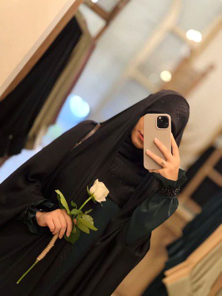 میرا حجاب مِثل سیپ ہے اور میں اس کے اندر پلتا ہوا نایاب موتی۔🩶
✨💖🙂