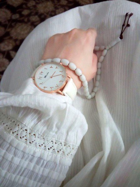 Waqat ko b Thora Waqat Chayi 
Waqat Ko Badalna K liye...