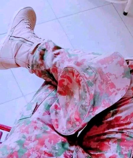 یونہی آنکھوں کو بھا گیا تھا وہ شخص
ہم کہاں کوئی دلبر بنانے والےتھے
 💞
