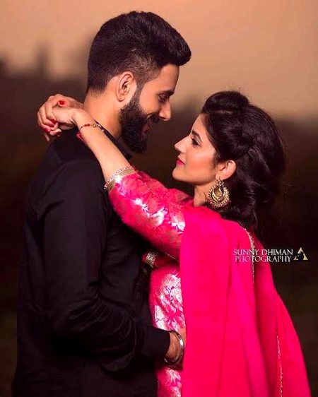 Milne Ki khwahish Hai Dil Ko Tumse.
Bhag Ke Aa Jao Na Milne Hamse.❤️💜