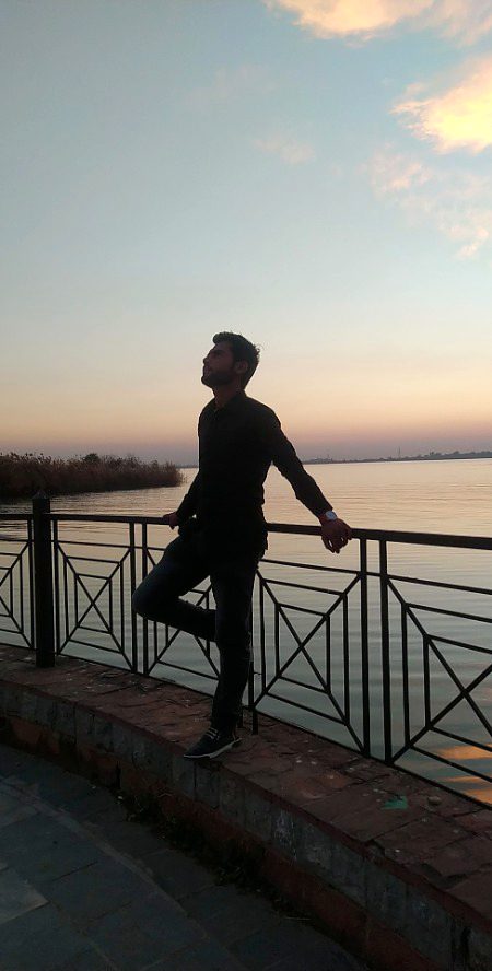 محبت کیا ہے اس شخص سے پوچھو ۔
جس نے دل ٹوٹنے کے بعد بھی انتظار کیا ہو💔💔💔