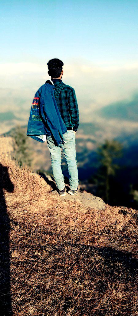 Tum meri zindagi ka woh planet ho jis ko na to main dekh sakta hun aur na paa sakta hun. Lekin mere dill main hamesha ghar kiye huay ho. I miss you alot. 💔😪 "Raja Shams"