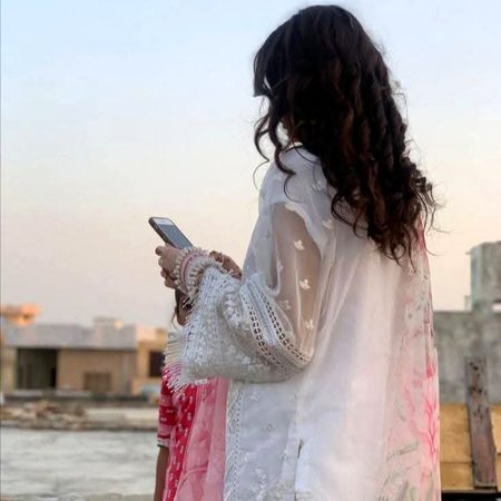 جن کا ارادہ ہو ساتھ چلنےکا۔۔۔
وہ بہانا نہیں۔۔راستہ ڈھونڈتے ہیں ۔۔۔