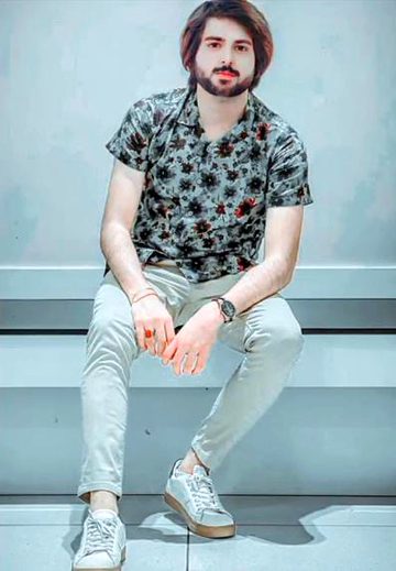 زندگی کے کچھ مقامات پر لاپروا رہنا سیکھیں۔۔
جس طرح ہر بات کہنے والی نہیں ہو تی۔۔۔۔
اس طرح ہر بات سہنے والی نہیں ہو تی شاہ۔۔۔۔