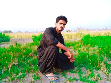 شاید تم ناواقف ہو میرے مزاج سے تیری توقع سے بھی زیادہ سر پھرا ہوں