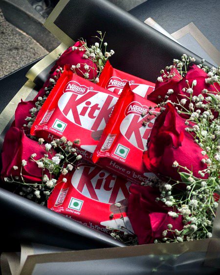 Yh mry bro k lye chocolate 🍫