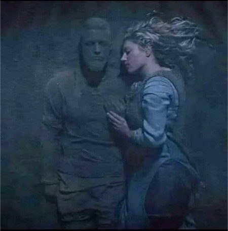 جسکو ملے تھے اس کو ضروری نہیں لگے
ہم تھے کہیں کی خاک کہیں پر پڑ ے رہے