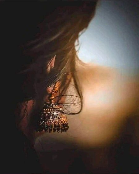 تم نے کب دیکھے ہیں وہ لمحے جو گزرتے ہی نہیں
درد کی رات کسے کہتے ہیں؟  تمہیں کیا معلوم..
🖤🔥