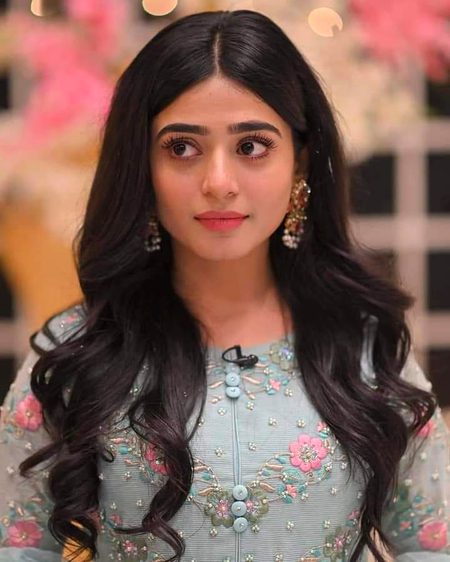 اُن خیالات پہ ہنسی آئی🥀
تیرے آنے کے منتظر تھے جو۔۔۔🔥 Mahii 💔