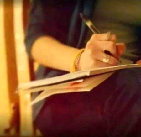 آ تو جاؤں مگر تمھارے خط
....
اہلِ کوفہ سے ملتے جُلتے ہیں