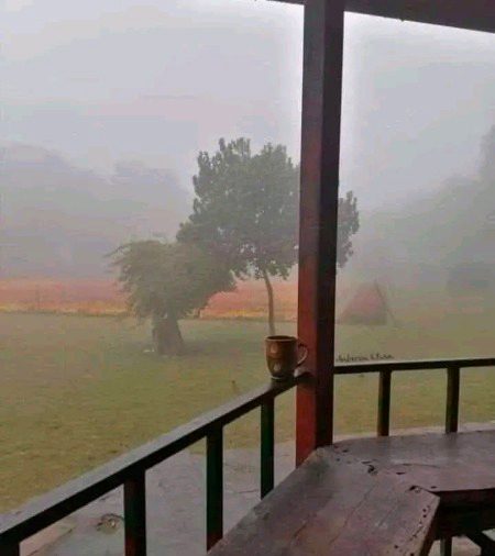 اب یونہی ڈھونڈتا ہوں ہواؤں میں اُس کا عکس...!
اک شخص آس پاس تھا جانے کدھر گیا....!!!