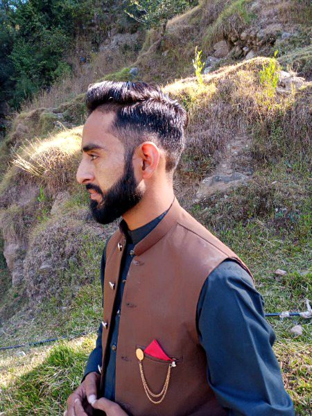 _شاید میں ایک بہترین انسان نہیں ہوں، لیکن مجھے امید ہے کہ ایک دن میرا نام سن کر آپ مسکرائیں گے اور کہیں گے "وہ مختلف تھا-😖💔_