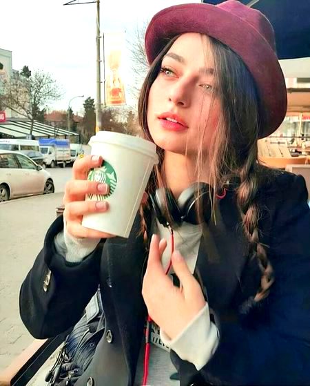 کبھی کبھی وقت کے ساتھ 
سب ٹھیک نہیں سب ختم ھو جاتا ہیں