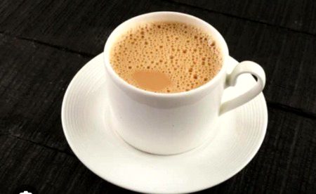 ہمارے ہاتھ میں ہونا تھا تیرے ہاتھ کو
 مگر ہمارے ہاتھ میں اب رہ گئی ہے چاۓ
ہائےےےے