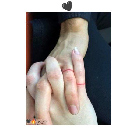 وہ مُجھ سے منگنی کر لے تو میں...!!
انگوٹھی کی جگہ دھاگہ بھی پہن لُوں...🙂🖤
"شاہ_میر"🔥🖤