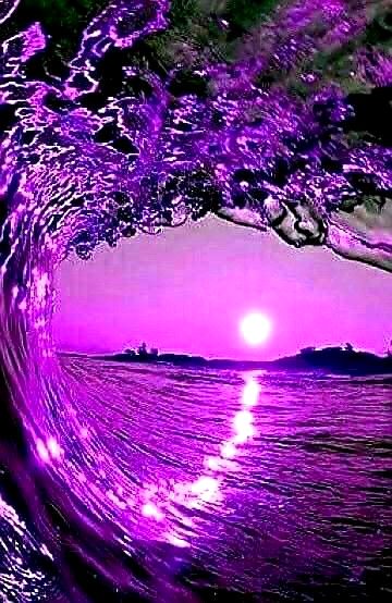 اپنا کردار صاف ہو تو۔۔؛ دِل کسی اور کے کردار پر اُنگلی اُٹھانے کی اجازت نہیں دیتا۔۔“ 🫀🤍👑 "