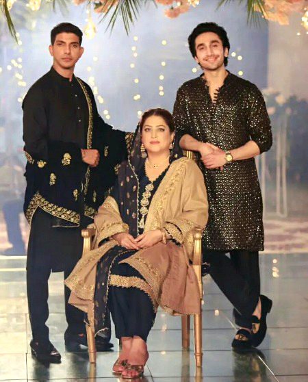 Pakistani Celebs image