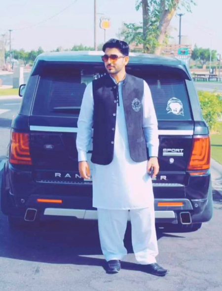تمہیں تو دل میں رکھا تھا
زرا سا دل ہی رکھ لیتے 🥀