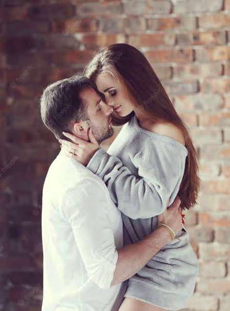 تمہارے ساتھ کا جب سے ملا کے ساتھ مجھے🥀
نہ۔جانے کیوں مجھے خود سے محبت ہونے لگی🔥 Mahii 💔