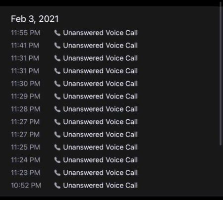 ﻭﮦ ﻧﺎﻡ ﭘﮍﮪ ﮐﮯ ﻣﯿﺮﯼ ﮐﺎﻝ ﮐﺎﭦ ﺩﯾﺘﺎ ﮨﮯ
ﯾﮧ ﺭﺍﺑﻄﮯ ﮐﯽ ﺳﮩﻮﻟﺖ ﺑﮭﯽ ﺩﮐﮫ ﮨﯽ ﺩﯾﺘﯽ ﮨﮯ