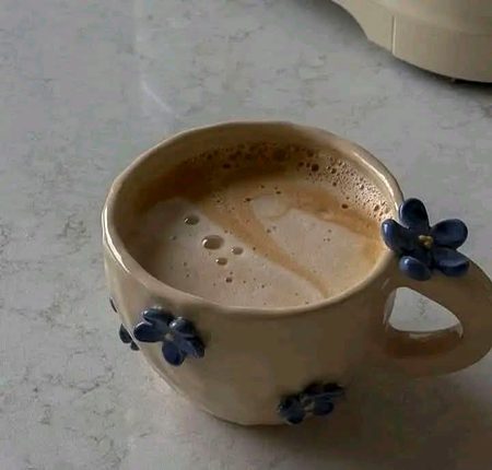 میں ہوں نیک دِل ، ذرا تلخ گو
میں مثلِ ___ عمدہ چائے ہوں☕☕
❤......
صبح بخیر💯✨🌞