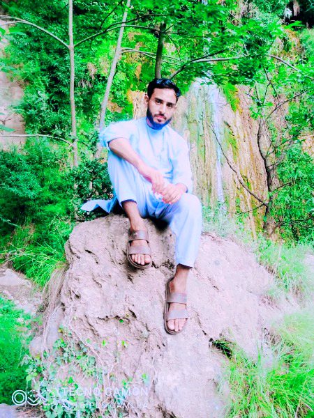 پامال کیجئے شوق سے، پر بزمِ خاص میں
اتنا تو ہو کہ خاک مری در بدر نہ ہو.....!! 🖤