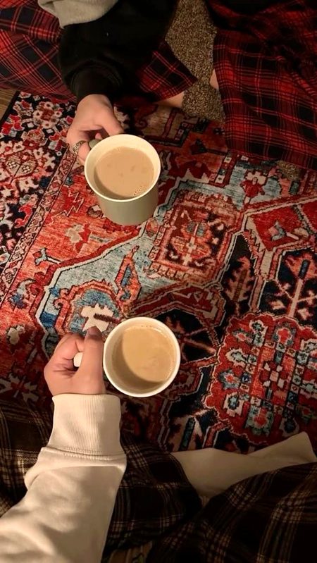 چاۓ ہو یا میری باتیں
مٹھاس دونوں میں ایک جیسی ہے۔....!🖤🌸