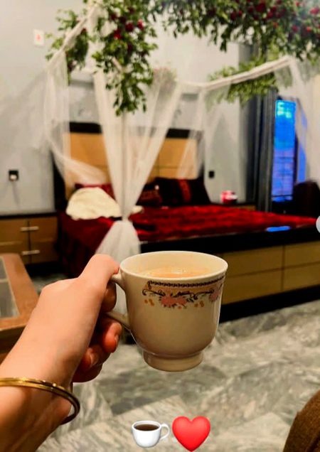 چاۓ ہو سامنے تو دل بھی پگھل جاتا ہے ۔۔!!