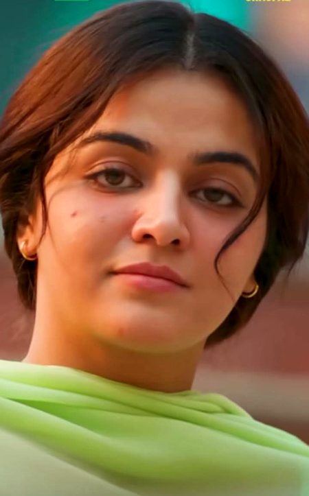 اب بھی الزام محبت ھے ہمارے سر پر..
اب تو بنتی بھی نہیں یار،  ہماری اُن کی 💔Unzii🥀