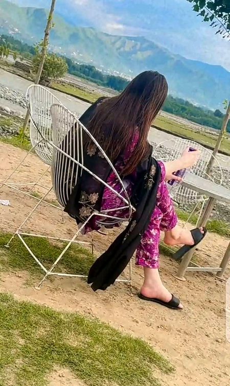 " پتہ نہیں اور کِتنی بار "خیر ہے " کہنے کی ہمت باقی ہے مُجھ میں! ۔ " 💔🙂
شام بخیر ❤️🔥