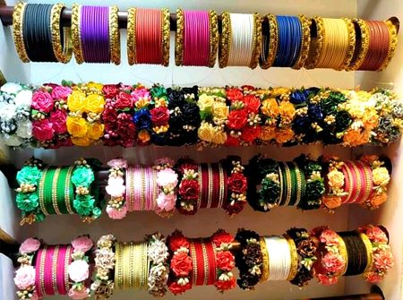 Hye kash koi mjhe bhe Eid ka gift deta 😒