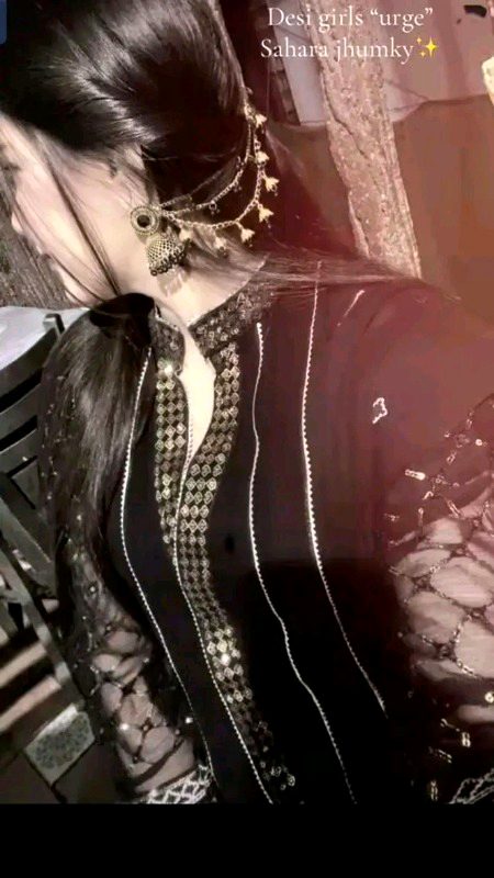 ہم تجھے دیکھتے تو رہتے ہیں مگر 
تجھے دیکھنے والے ہم سے نہیں دیکھے جاتے