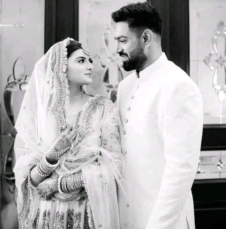 دید کی جھولی کہیں خالی نہ رہ جائے عدؔیم
ہم نے آنکھوں میں ترے جانے کا منظر رکھ لیا
عدیم ہاشمی