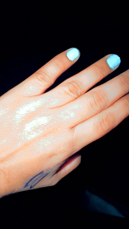 Waisy mujhy nail polish ihni achi LG Rai thi lakin picture main niyaty hi khraab LG Rai hai 🤔🤔🤔🧐