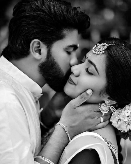 #جان من۔آ تجھے چوم لوں 😘 
پھر جو لطف آئے گا وہ آدھا تیرا آدھا میرا🥰