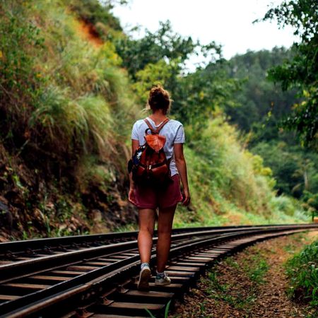 خوف زندگی میں ایک جن  کی  مانند ہوسکتا ہے جو ہمیں  ہمارے راستوں   پر  چلنے سے  روکتا ہے۔