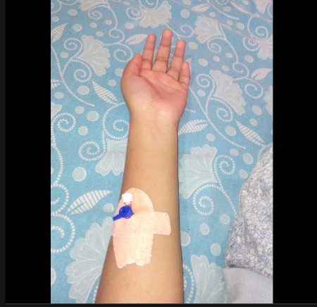 ab na vo maiñ na vo tū hai na vo maazī hai 'farāz' 
jaise do shaḳhs tamannā ke sarāboñ meñ mileñ