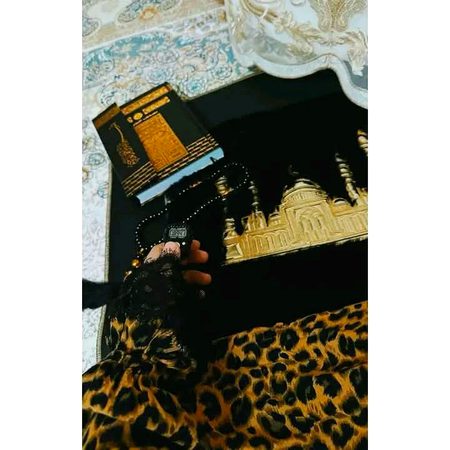 مجھے ایک  ایسے لمحے کی ضرورت ہے جو کھوئے ہوئے  سکون کو واپس لے آئے ۔ 🖤