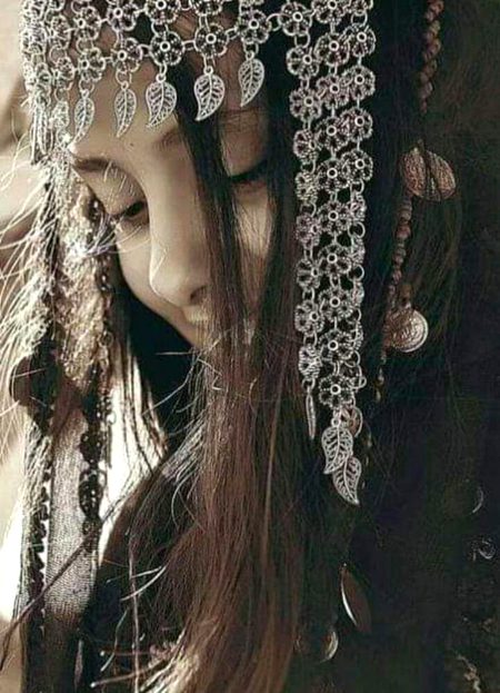 دل سن کے تیرا نام دھڑکتا ہے ادب سے
حالانکہ تجھے غور سے دیکھا بھی نہیں ہے🔥 Mahii 💔