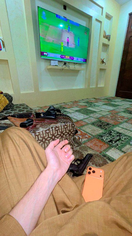 اکیلا ہونا اور اکیلا رونا انسان کو بہت مضبوط بنا دیتا ہے