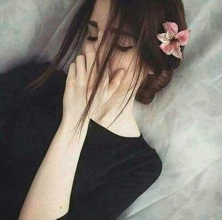 دھڑکنوں پہ کسی کے پاؤں ہیں
سانس لینا محال ھے صاحب
