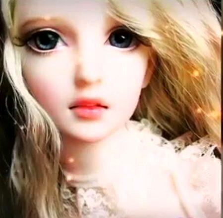 دل ٹوٹ بھی جائے تو ہنستی رہتی ہیں۔۔۔۔
کتنی منافق ہوتی ہیں یہ مشرقی لڑکیاں۔۔۔۔