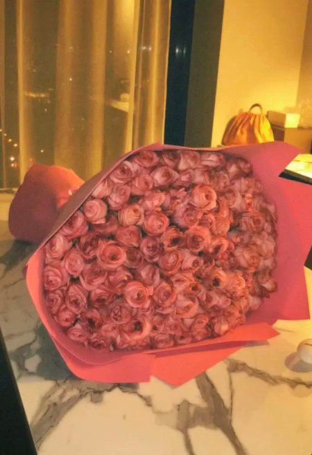 🌸 *مُختصر پُراثر*🌸
*🪷اگر کوئی آپ کی رگ رگ سے واقف ہے تو اِس سے کوئی فرق نہیں پڑتا*
 `لیکن`
*🪷مرہم کی لالچ میں اپنی دُکھتی رگ کا پتہ کِسی کو نہ دیں ورنہ آپ کی رگ رگ دُکھنے لگ جائے گی*