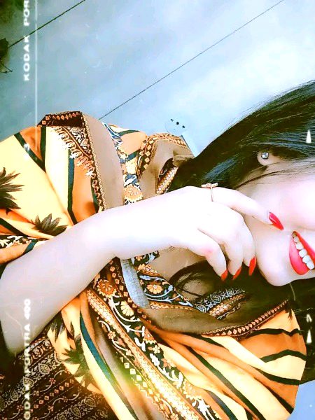 میرے دل سے پوچھ تیرے حسن میں کیا رکھا ہے
پھول سے چہرے میں شولوں کو چھپا رکھا ہے
meri life pyari wife