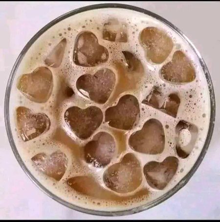 ھم برف ڈال کے پی لیں گے
گرمی ہے تو کیا اب چاۓ پینا چھوڑ دیں✨✨